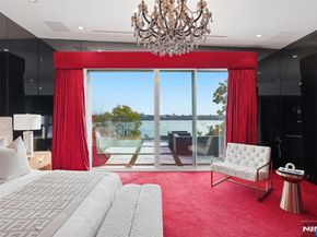 31A Casta Lane, Edgewater NJ 07020