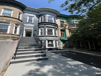 52 Brinkerhoff Street