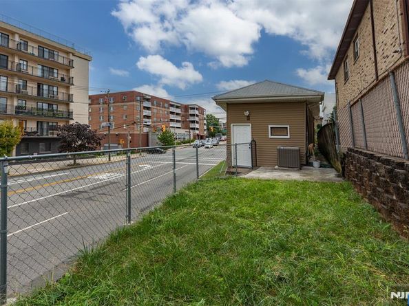 418 E Brinkerhoff Avenue, Palisades Park NJ 07650