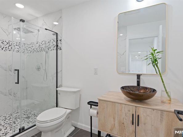 418 E Brinkerhoff Avenue, Palisades Park NJ 07650