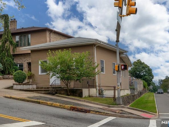 418 E Brinkerhoff Avenue, Palisades Park NJ 07650