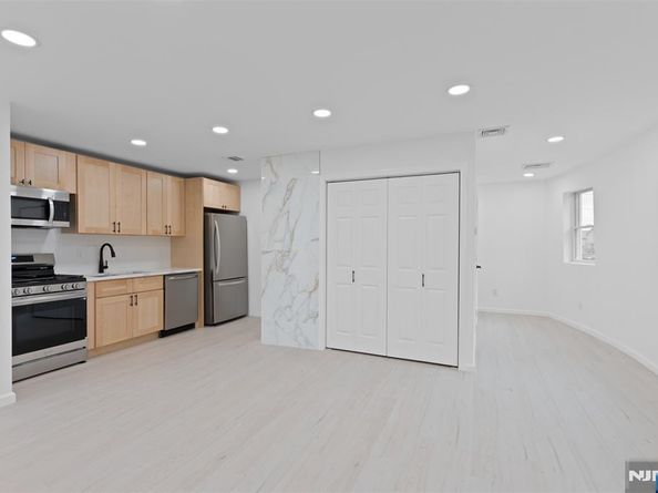 418 E Brinkerhoff Avenue, Palisades Park NJ 07650