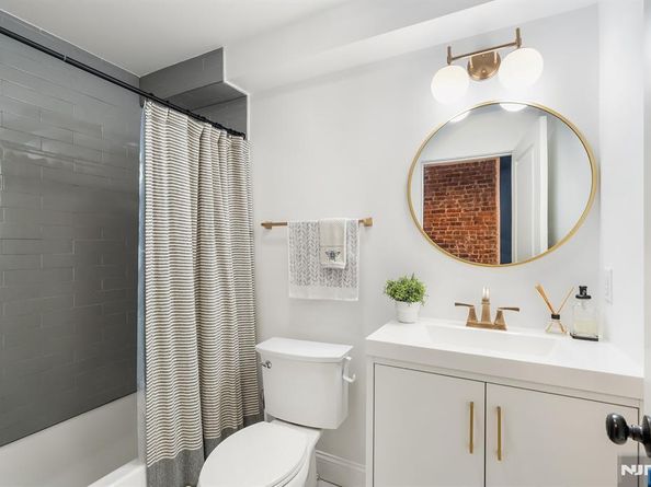 18 1/2 Highland, Jersey City NJ 07306