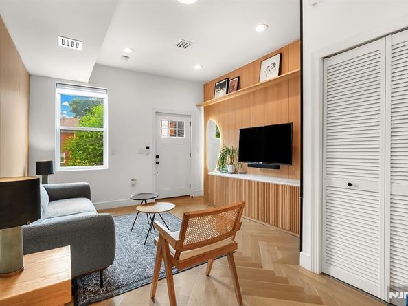 18 1/2 Highland, Jersey City NJ 07306