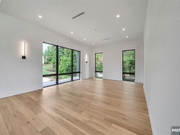 577 Floyd Street, Englewood Cliffs NJ 07632
