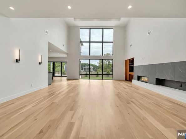 577 Floyd Street, Englewood Cliffs NJ 07632