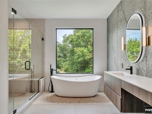 577 Floyd Street, Englewood Cliffs NJ 07632