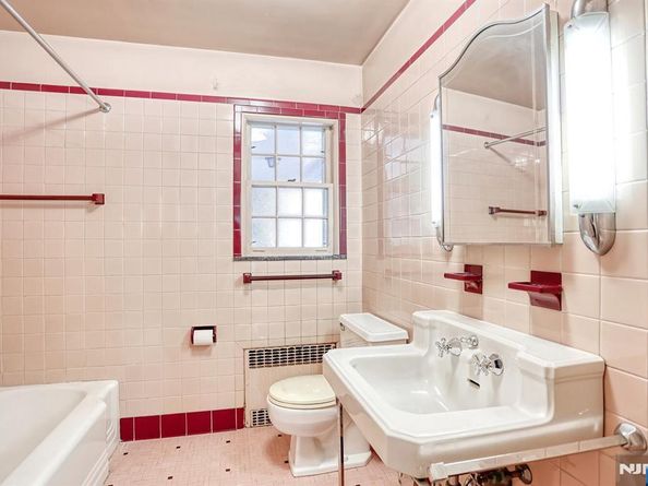 353 Oakdene Avenue, Leonia NJ 07605