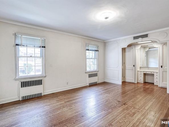 353 Oakdene Avenue, Leonia NJ 07605