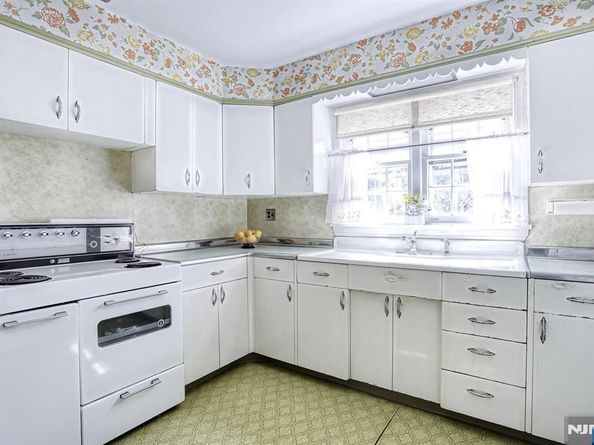353 Oakdene Avenue, Leonia NJ 07605
