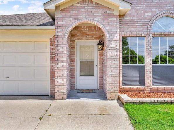 10212  Brea Canyon Road , Fort Worth Texas 76108