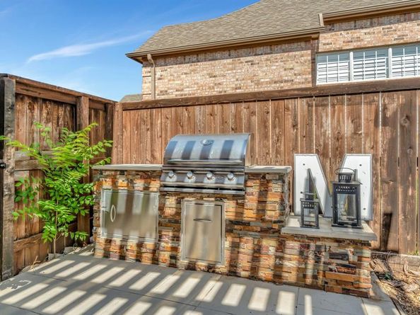 940  Crown Court , Highland Village Texas 75077