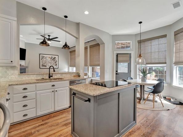 940  Crown Court , Highland Village Texas 75077
