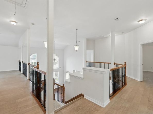 2410  Honey Drive , Arlington Texas 76001