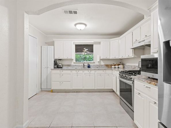 2811  Carlson Drive , Dallas Texas 75235