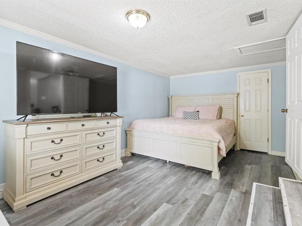 2811  Carlson Drive , Dallas Texas 75235