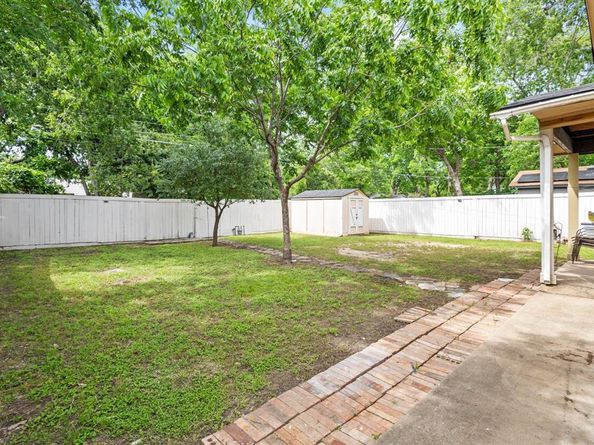 2811  Carlson Drive , Dallas Texas 75235