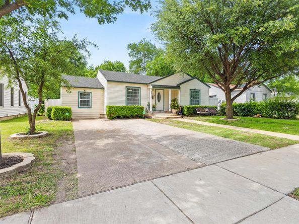 2811  Carlson Drive , Dallas Texas 75235