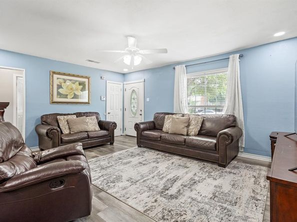 2811  Carlson Drive , Dallas Texas 75235