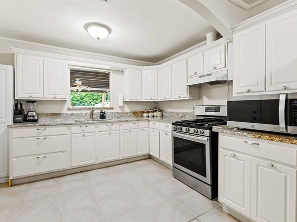 2811  Carlson Drive , Dallas Texas 75235