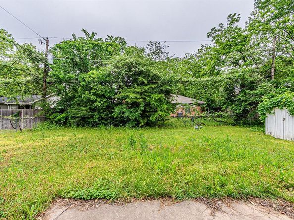 2525  Warren Lane , Fort Worth Texas 76112