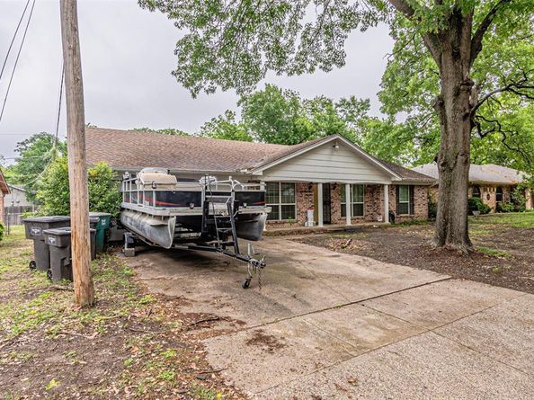 2525  Warren Lane , Fort Worth Texas 76112