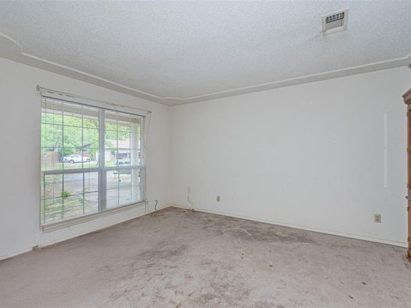 2525  Warren Lane , Fort Worth Texas 76112