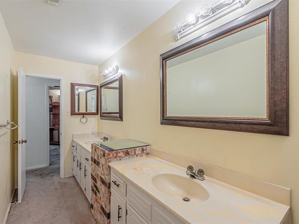 2525  Warren Lane , Fort Worth Texas 76112