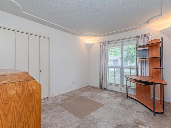 2525  Warren Lane , Fort Worth Texas 76112