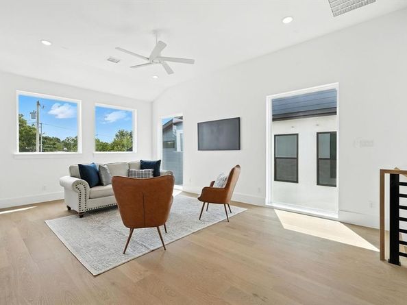 7618  Roper Street , Dallas Texas 75209