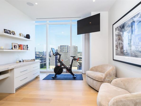 1747  Leonard Street  1901, Dallas Texas 75201