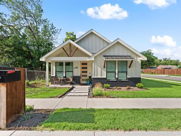 739  Flint Street , Fort Worth Texas 76115