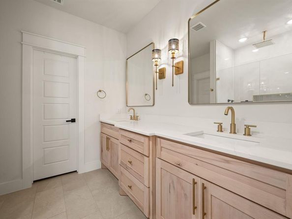 739  Flint Street , Fort Worth Texas 76115
