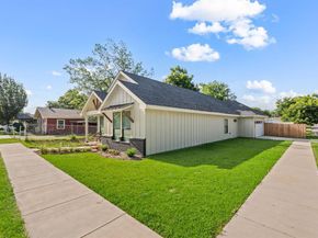 739  Flint Street , Fort Worth Texas 76115