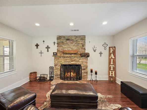 928 N Irving Heights Drive , Irving Texas 75061