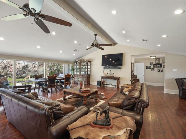 928 N Irving Heights Drive , Irving Texas 75061