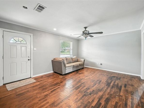 2904  Mark Twain Drive , Farmers Branch Texas 75234