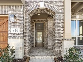 816  Yosemite Drive , DeSoto Texas 75115
