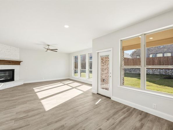 816  Yosemite Drive , DeSoto Texas 75115