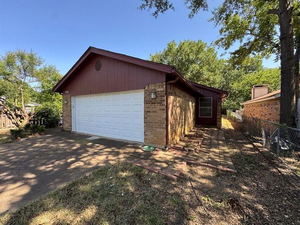 6928  Van Natta Lane , Fort Worth Texas 76112