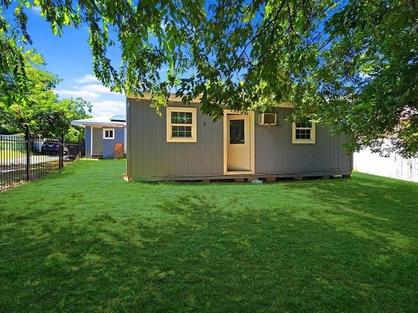 1209  15th Place , Fort Worth Texas 76164