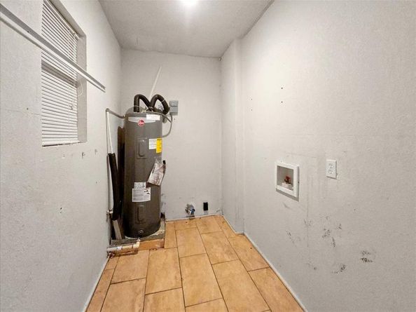 1209  15th Place , Fort Worth Texas 76164