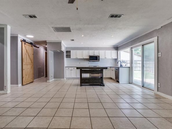 425  Solitude Drive , Garland Texas 75043