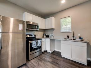 2623  Lenway Street , Dallas Texas 75215