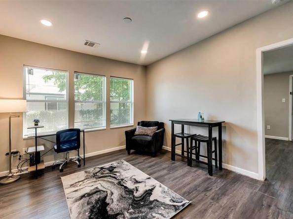 2623  Lenway Street , Dallas Texas 75215