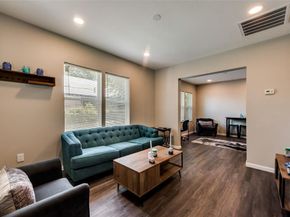 2623  Lenway Street , Dallas Texas 75215