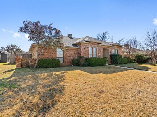 2220  Cedar Circle , Carrollton Texas 75006