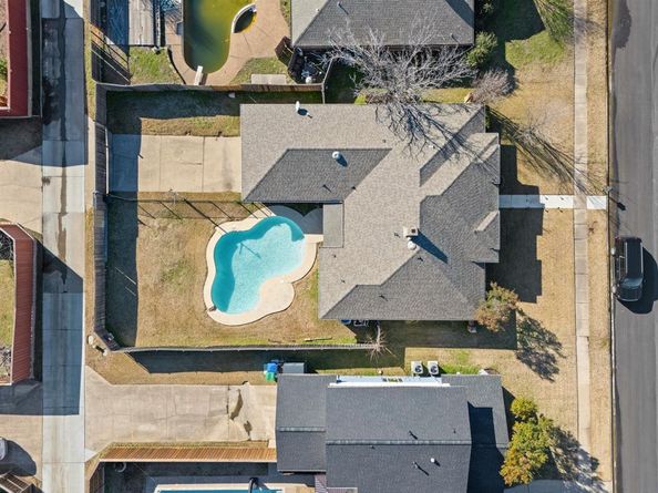 2220  Cedar Circle , Carrollton Texas 75006