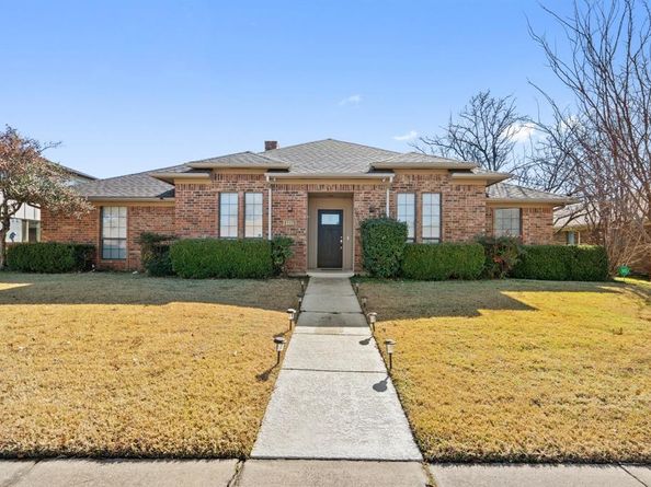 2220  Cedar Circle , Carrollton Texas 75006