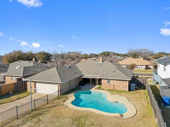 2220  Cedar Circle , Carrollton Texas 75006